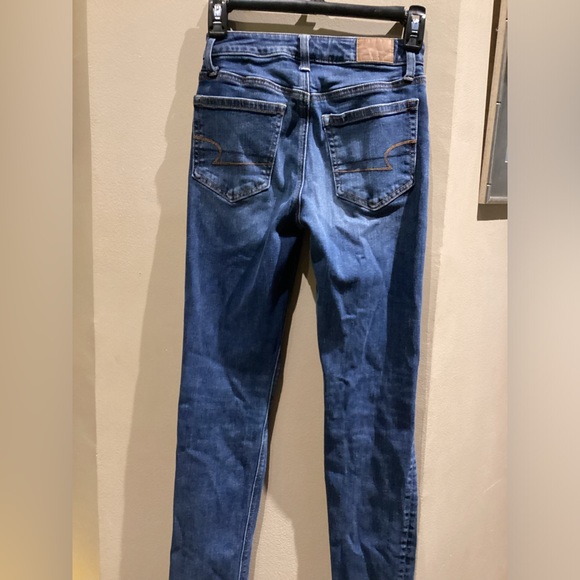 Women’s American Eagle jeans - Picture 2 of 3